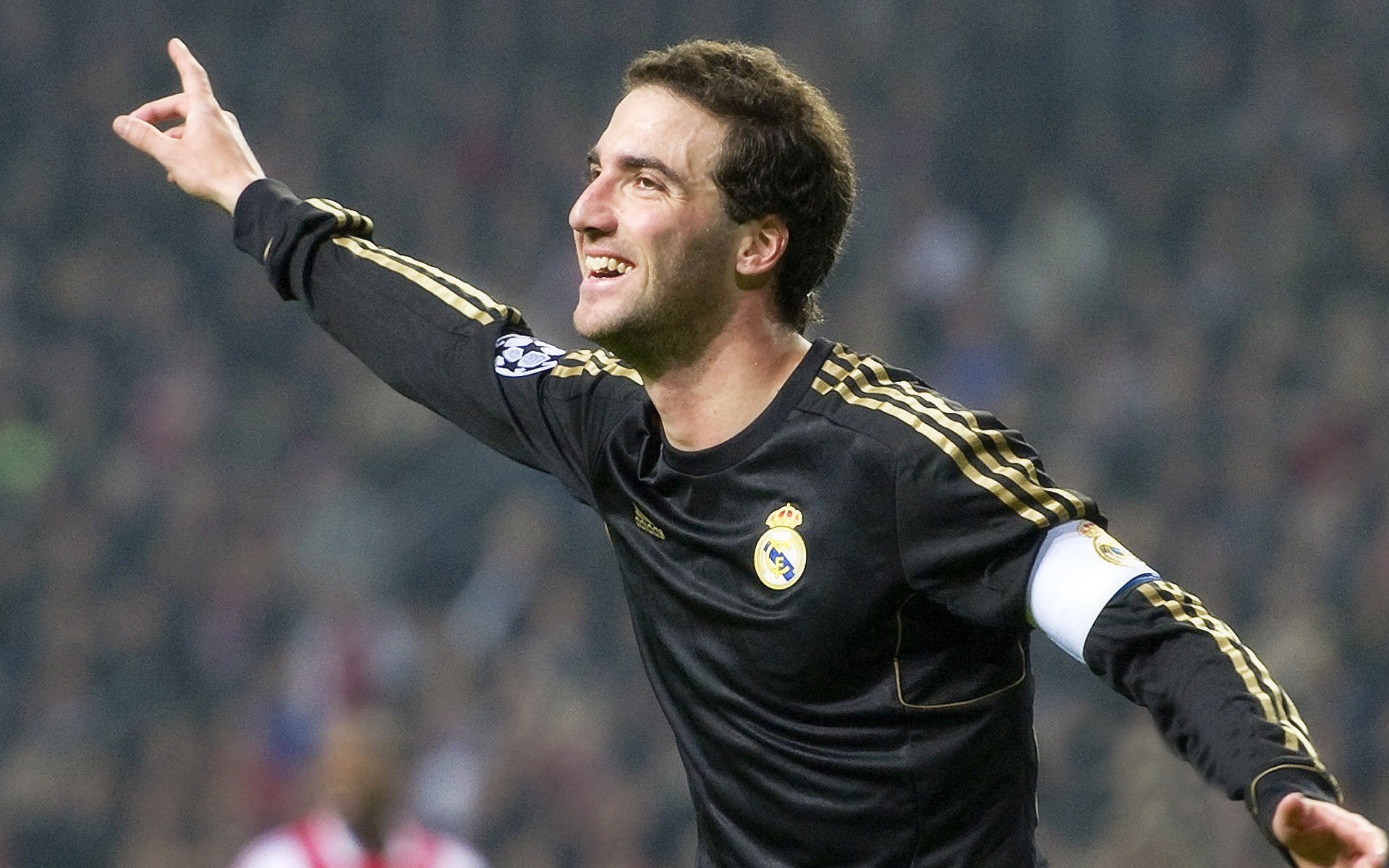 意甲联赛激战正酣，国际米兰领跑积分榜，尤文图斯紧追不舍